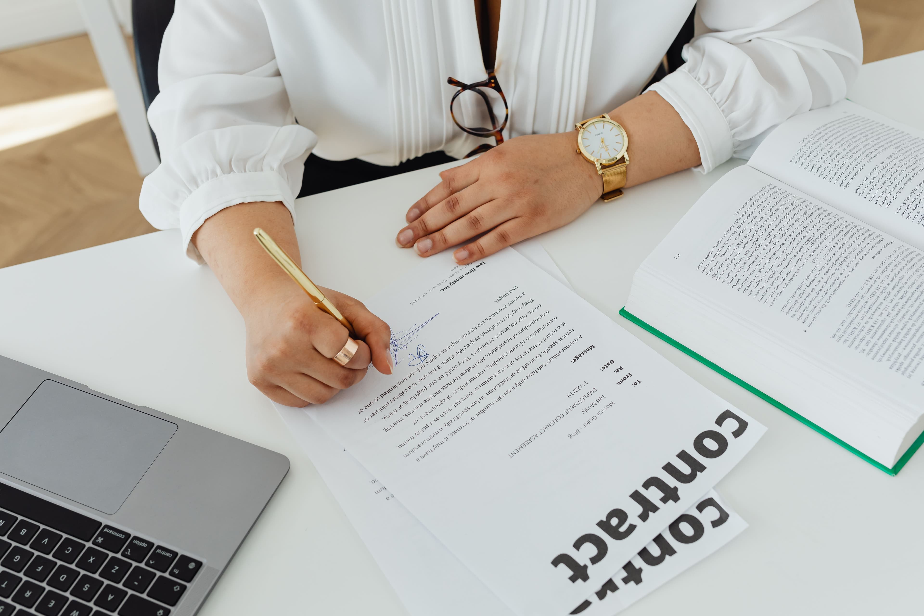 Contrat Freelance : Définition, Clauses et Obligations