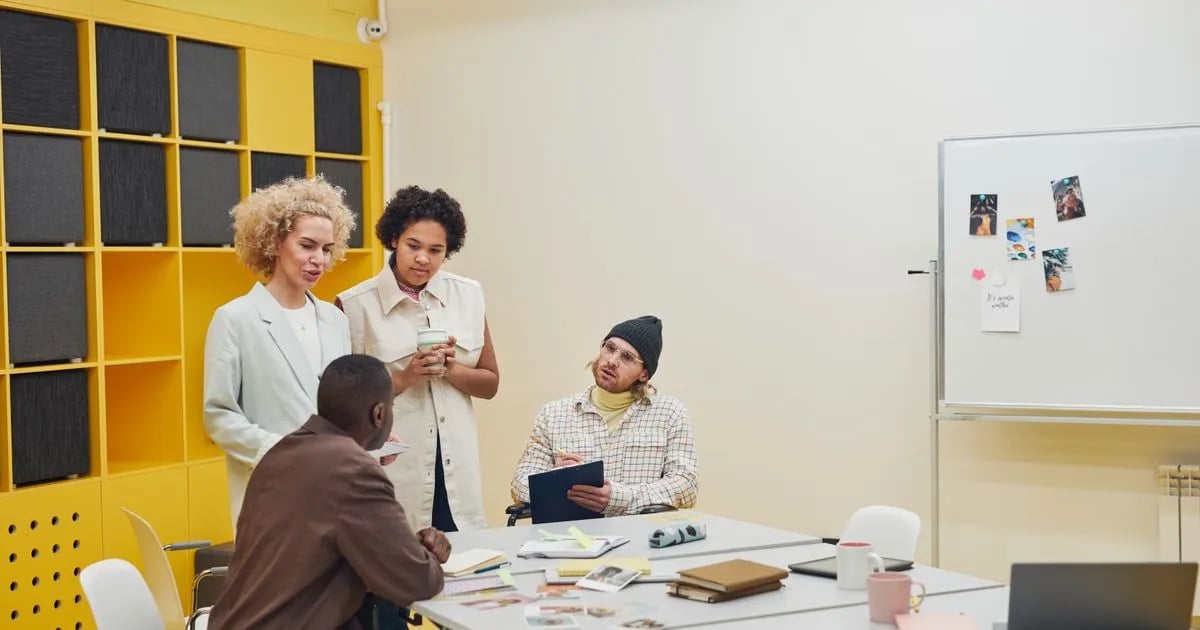 Consulting team meeting in a modern office