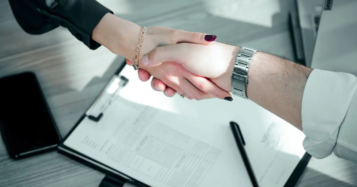 Handshake over a contract