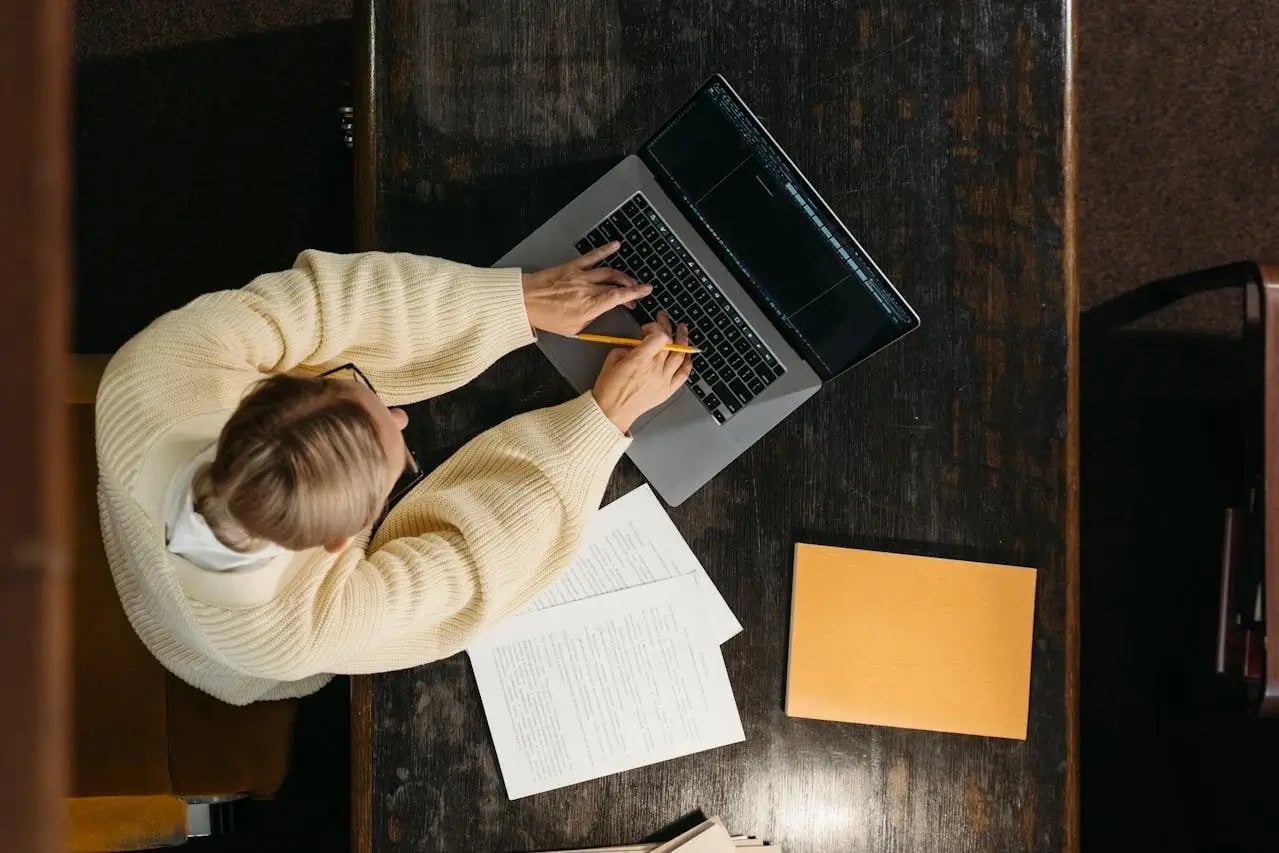 How to write a clear and effective activity report? How to write a clear and effective activity report?